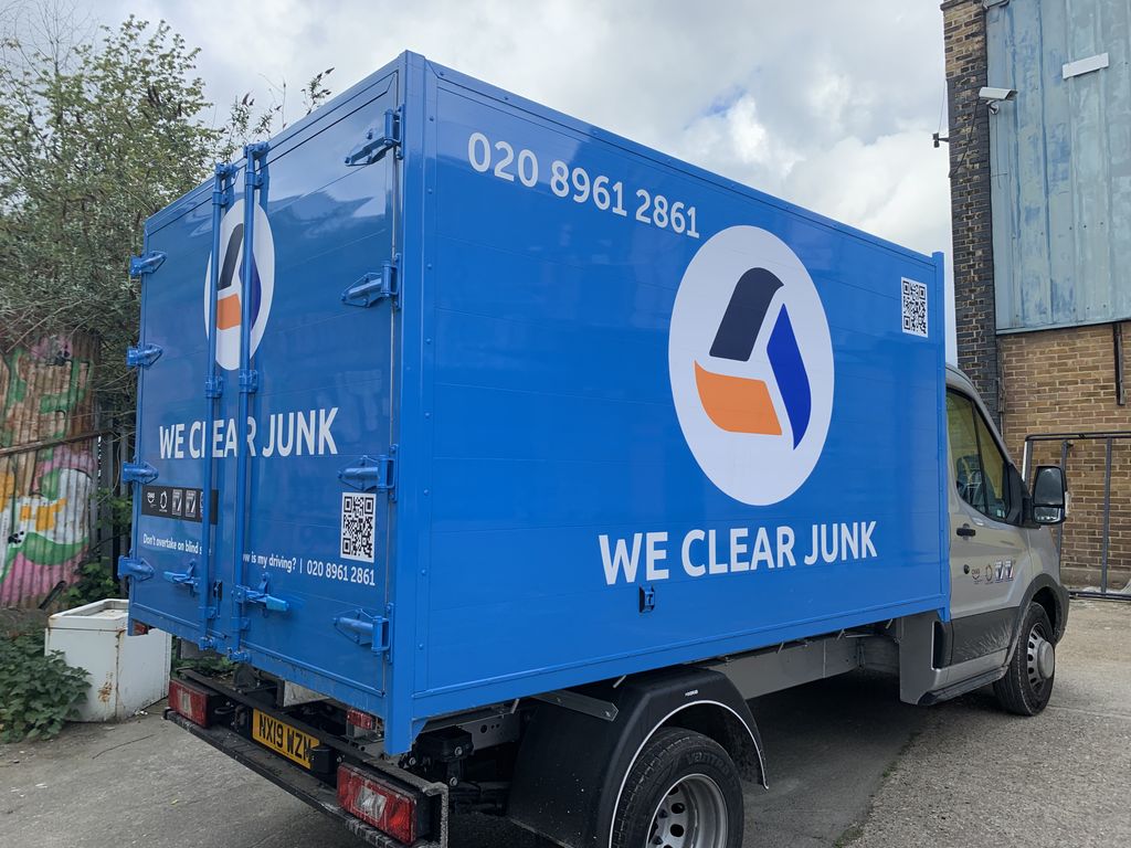 WeClearJunk's tweet photo. We ordered 5 new WCJ trucks for the #ulez low emission zone. The team have named this one WIZ! (from reg plate) #airquality #london #weclearjunk https://t.co/NC47McO0EE