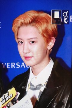 EXOGlobal's tweet photo. [PREVIEW] 190426 #CHANYEOL @ Versace <Cross Chainer Sneakers> Event in Hong Kong
Cr: BLACKROSEVIL61

#Chanyeol_Versace 

#BBMAsTopSocial EXO @weareoneEXO https://t.co/xduglGqcIf
