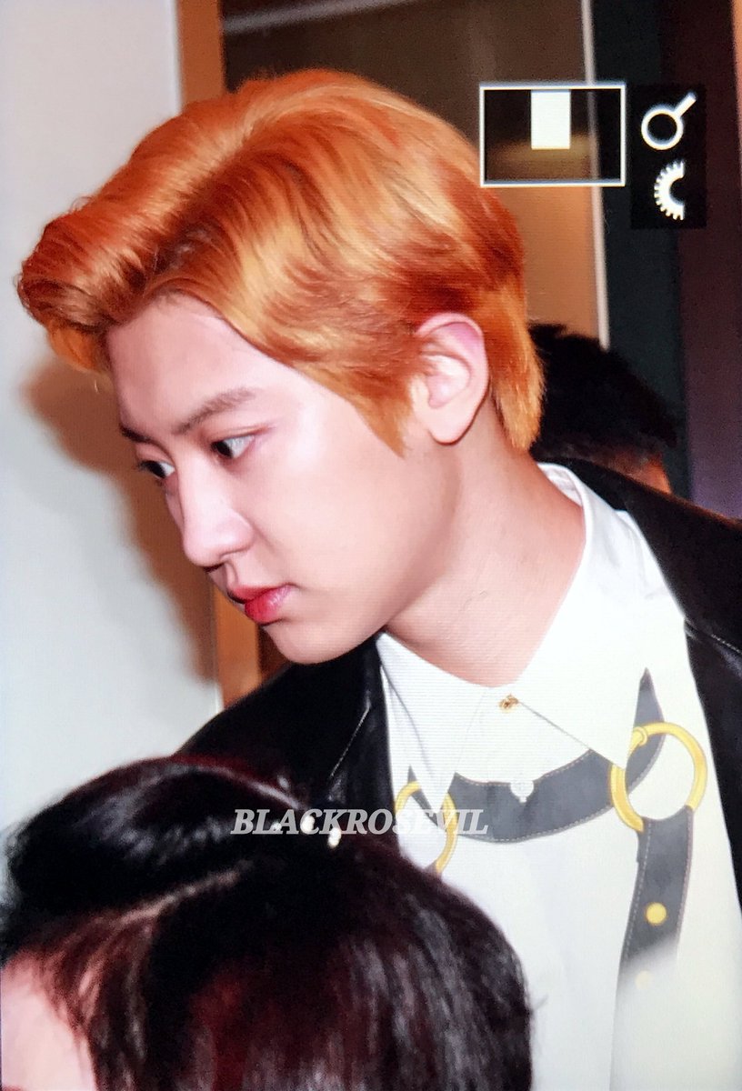 BLACKROSEVIL61's tweet photo. 190426 VERSACE 🧡🧡🧡  사랑해🍊 수고했어😚😚😚

#찬열 #CHANYEOL #엑소 #EXO 
#찬열이와_봄여름가을겨울 #SSFW
#ChanyeolSSFW
#봄_여름_가을_겨울 
#BBMAsTopSocial EXO @weareoneEXO https://t.co/FNjyphwrk1
