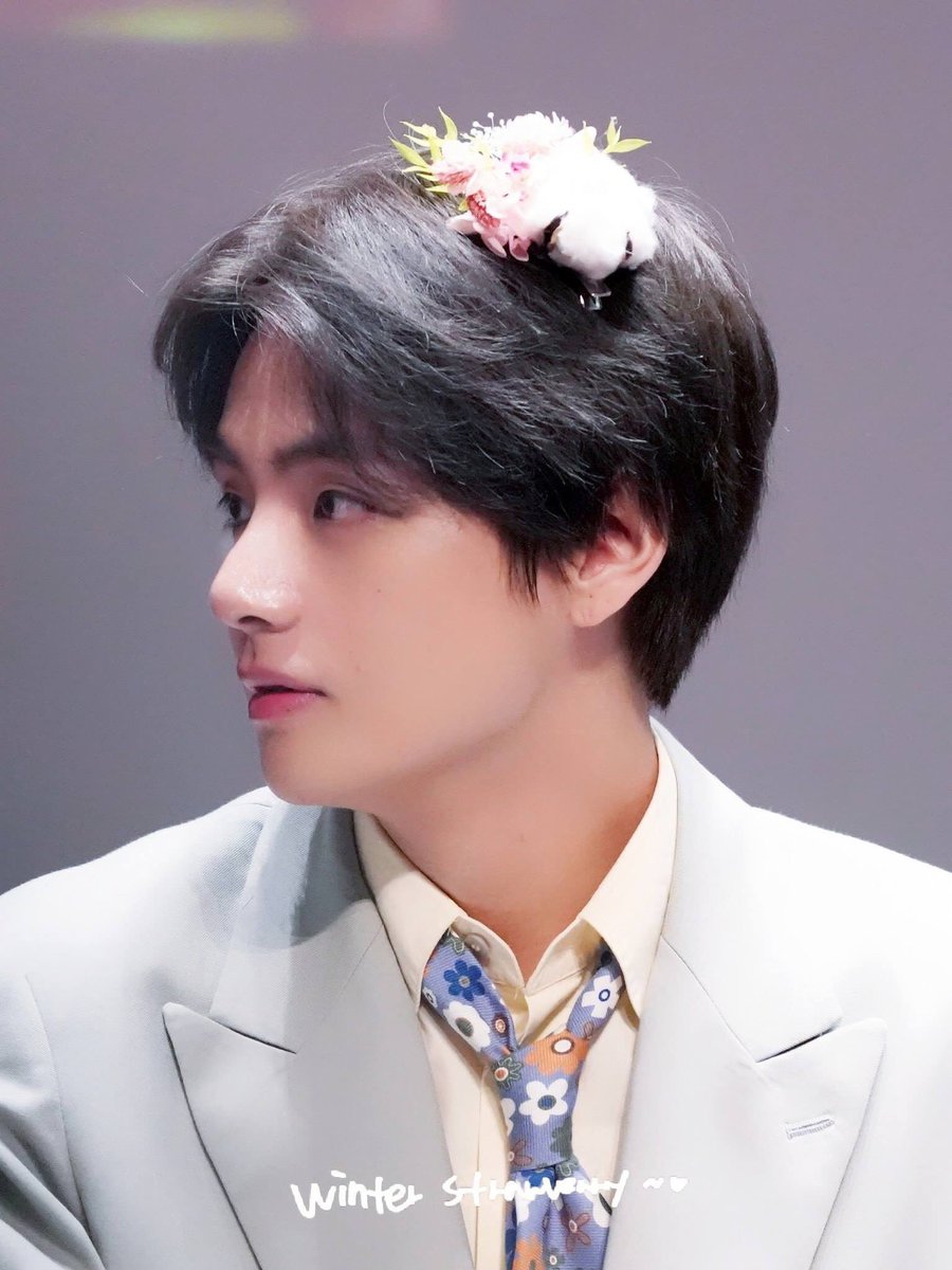 MeranicJ's tweet photo. Taehyung ah~
#BBMAsTopSocial BTS @BTS_twt https://t.co/MV2oUGEzoh