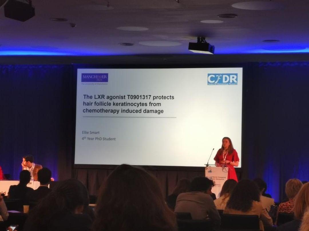 elliesmart33's tweet photo. Great to present my research on new strategies to prevent chemotherapy-induced alopecia at #WCHR2019 @UoM_MRC_DTP @chemoalopecia @FBMH_DocAcad https://t.co/vlPGDxLuWX