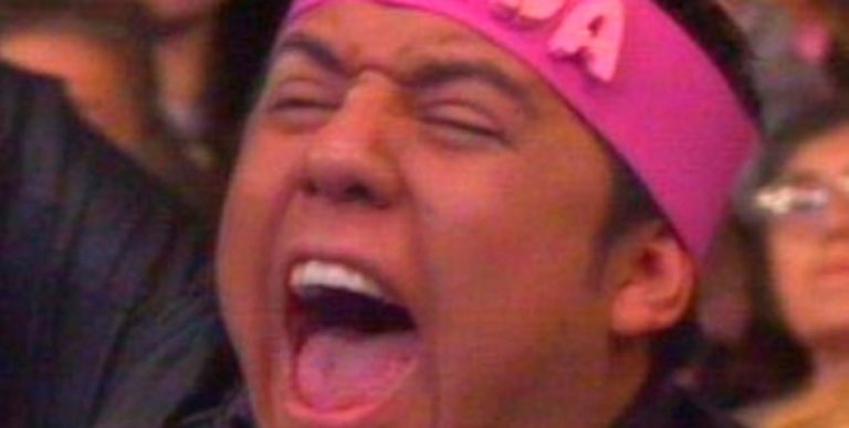 repnegade's tweet image. Brendon Urie y Taylor Swift teniendo una pelea en frances, i was like-

#TaylorSwiftTONIGHT #MeOutNow #TaylorSwiftIsBack #TaylorSwiftApril26