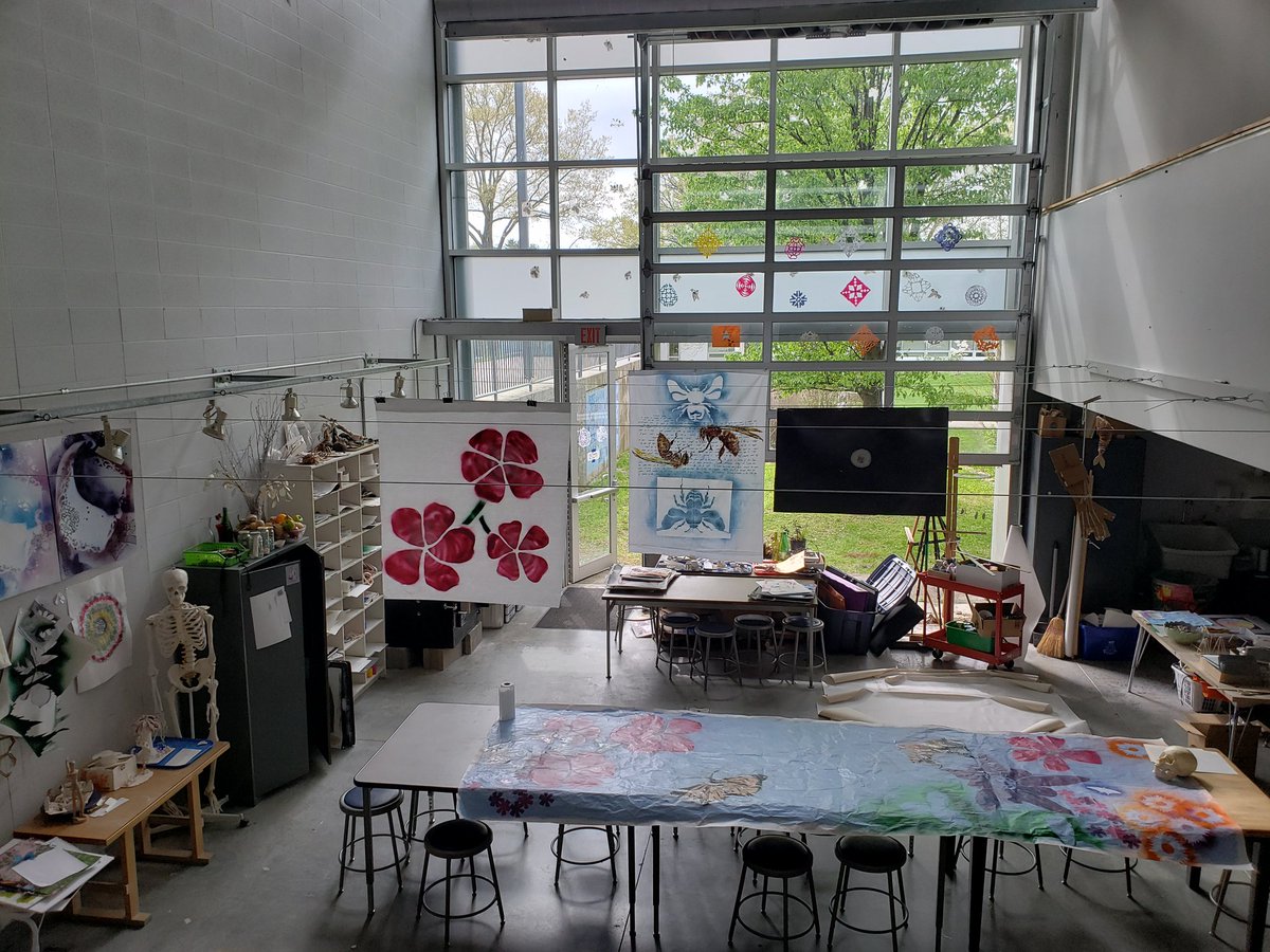 Amylynbrand's tweet image. People ask if we are winding down at this time of year @CountryDay. To the contrary, things are heating up in the final push for the AP and Spring Art Show. I love the creative energy! #ccdslearning #ccdsarts @TonyJaccaci @jgweinheimer