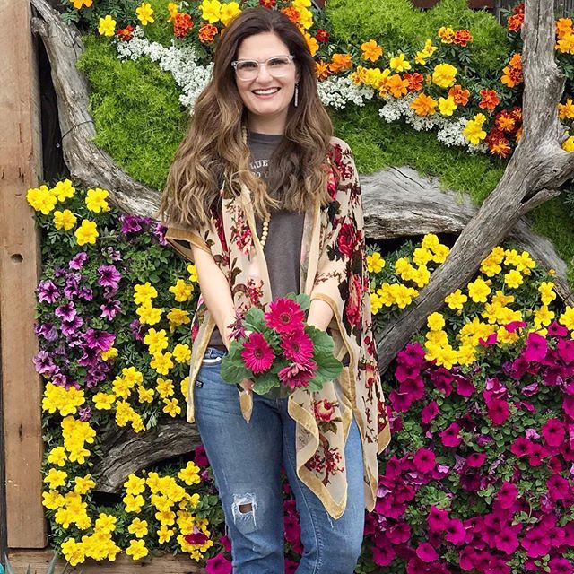 CourtneyWHome's tweet photo. I’m just a girl standing in front of this flower wall... So excited that it finally feels like spring...
That I almost wet my plants. https://t.co/yEyhV5C73B https://t.co/SKvhQVpNYH