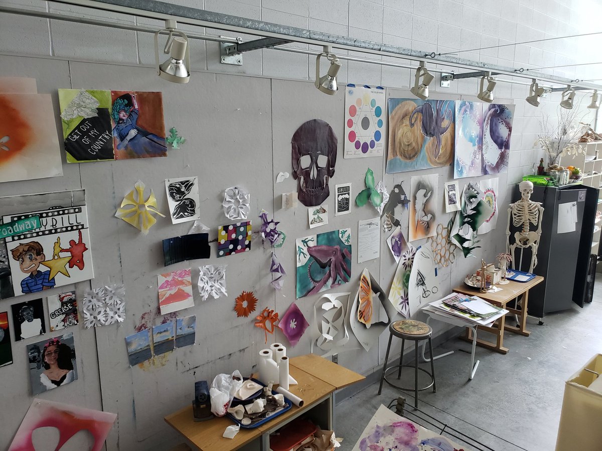 Amylynbrand's tweet image. People ask if we are winding down at this time of year @CountryDay. To the contrary, things are heating up in the final push for the AP and Spring Art Show. I love the creative energy! #ccdslearning #ccdsarts @TonyJaccaci @jgweinheimer