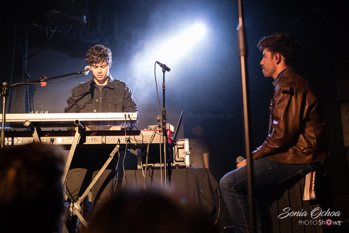 #PhotoShows <a href="/RoiMendez/">Roi</a> arranca con fuerza su Lógico Desorden Tour en <a href="/BikiniClubBcn/">BikiniClubBcn</a> acompañado por <a href="/NilMoliner/">Nil Moliner</a> <a href="/ManuGuix/">Manu Guix</a> <a href="/alfredgarcia/">alfredgarcia</a> y @mikiot2018
Reportaje 📷 en el enlace!
photoshows.es/2019/04/concie…