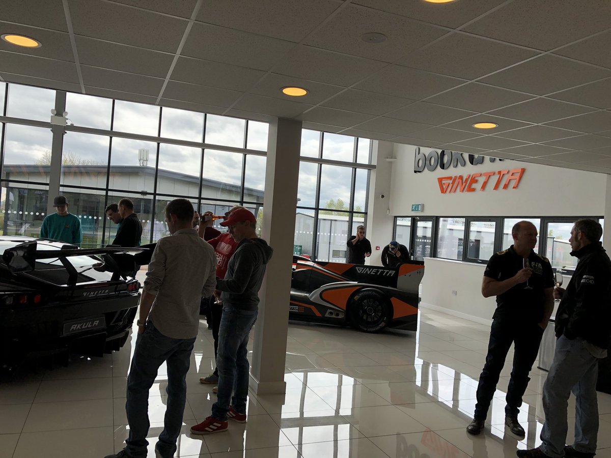 W2R Track Days tweet media