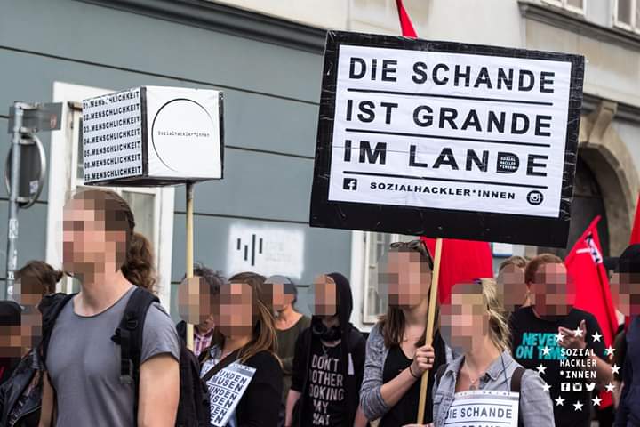 SozHaGraz's tweet photo. #RECHTSEXTREMISMUS RAUS — #DISTANZIERUNG REICHT NiCHT AUS!
#doingraz #fixzam #esistwiederdonnerstag #sozialearbeit #sozialhacklerinnen #wiederdonnerstag #graz #wien #stpölten #linz #donnerstagsdemo #wirsindjetztzusammen
#dieschandeistgrandeimlande https://t.co/g7u9CBRrh9
