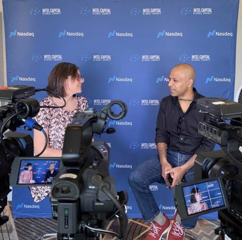 anna_galactic's tweet photo. If we’ve geeked out before, you’ve heard me talk about the evolution of social. I enjoyed speaking with @Sprinklr CEO @ragythomas at #icapsummit about the next era, the one where customers are ultra-connected & have control over private vs public messages. https://t.co/FdVWiEwi8r https://t.co/eJrHcrkE95