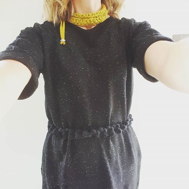 Love a versa-knit......where yesterdays black necklace becomes todays belt. I'm not a colour person but every so often an all black outfit needs a wee something...voila lime green crochet econecklace!
Ps. Dress from @remode_youth
Swish!
.
.
.
#Econecklac… bit.ly/2IXrUef