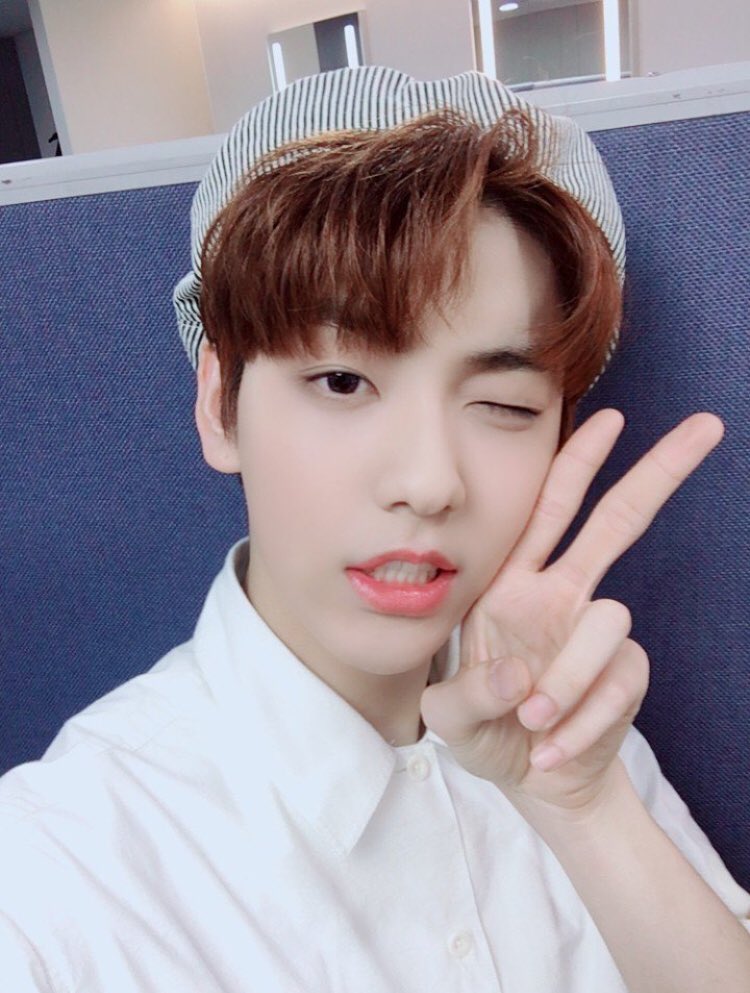 TXTUPDATES14's tweet photo. It's Soobin! Our fans' cheering for us is so so loud and fits so well. I was very surprised.
Thanks to you, I think we finished our performance very well!
Thank you for your support really! #SOOBIN https://t.co/EOBSg6qEmN