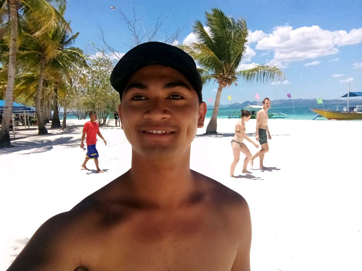 Heesayapp's tweet photo. Blued Nickname: Ronscai
Love the tropical vibes, and the dimples too! Chat with him on Blued now!
Enjoy the gay life on Blued: https://t.co/4f0QHjbYza
#Bluedmodels #tropical #beach #island #beachboy #dimples #cuteness https://t.co/nyeO7gHMd0