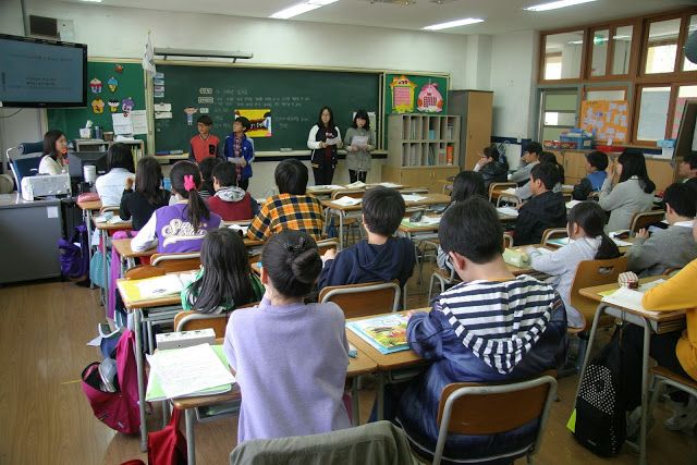 OECDEduSkills's tweet photo. Using evidence to improve teaching needs to start with teachers – with their contexts, capabilities and motivations 👩‍🏫👨‍🏫

Read more in our latest blog post ➡️ https://t.co/XBOMsMLhBZ https://t.co/FjWLb6FE1t