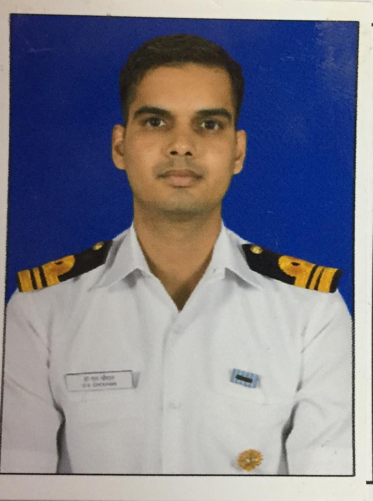 He is 30. Just Married. 

Yet when a fire broke out onboard  #INSVikramaditya  he put duty before self , entered a smoke filled engine room and  led the fire fighting effort .

 He saved his ship and 1500 mates onboard but lost his life in the process. 

#Rip  Lt Cdr DS Chauhan.