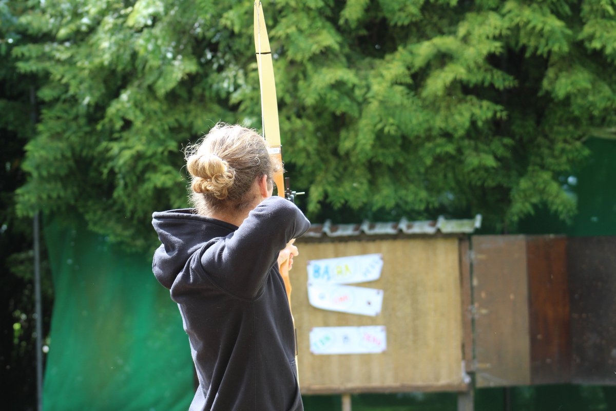 Les alternants de l'#EMBA ont découvert le tir à l'arc hier dans le cadre de leur spécialisation #sport ! Un bel après midi sous le soleil ! ☀️😎🏹
#EMBAquimper