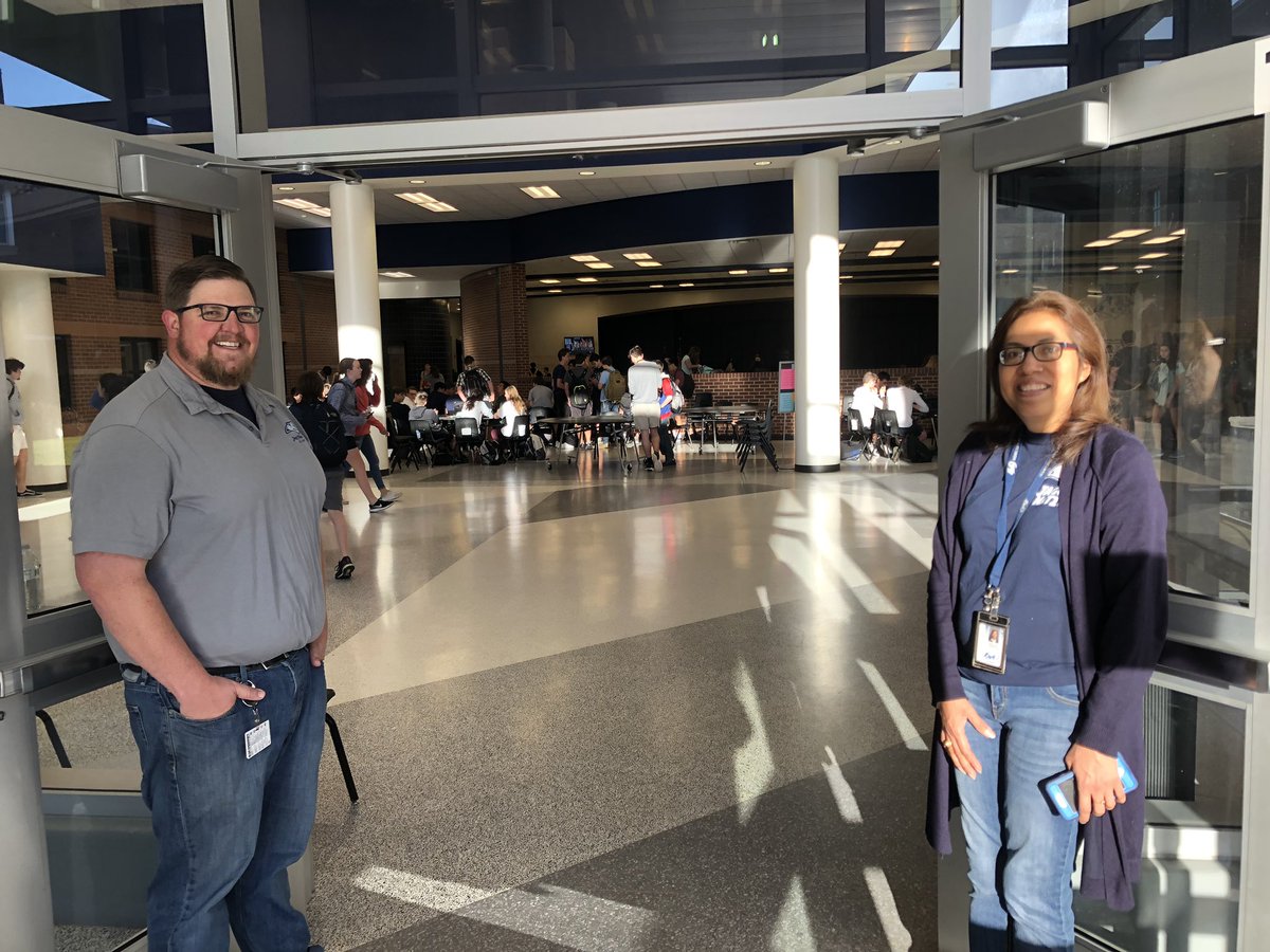 FMHS9's tweet photo. Happy a Friday @FMHS9 @FlowerMoundHS students.  Come in through the bus loop doors for a greeting with teacher smiles! Thanks Nola Larson and Jon Rhodes for a great start to the day! https://t.co/3xVyPujEWy