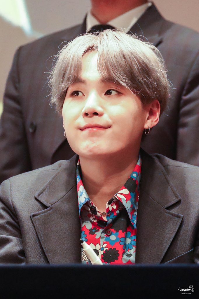 minniem_95's tweet photo. 민윤기 I’m saving money to looking for the lawyer to sue you!!!! I swear!!! 😑😑😑😑
#BBMAsTopSocial BTS @BTS_twt
#민윤기 #BTS #fansignbts
Cre: @_SUGALOVER_ @PORPOISE0309 https://t.co/5FVSEsQD5z