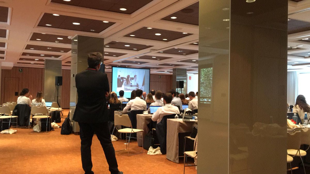 jammingteatro's tweet photo. Y GRACINGS también a todos nuestros coleguings que han estado en cada una de las ciudades dándolo TODING 💪💪💪
El vídeo completo muuuuy pronting.
@Deloitte_ES #Deloitte #EventosJamming https://t.co/4f9wcJ4b6W