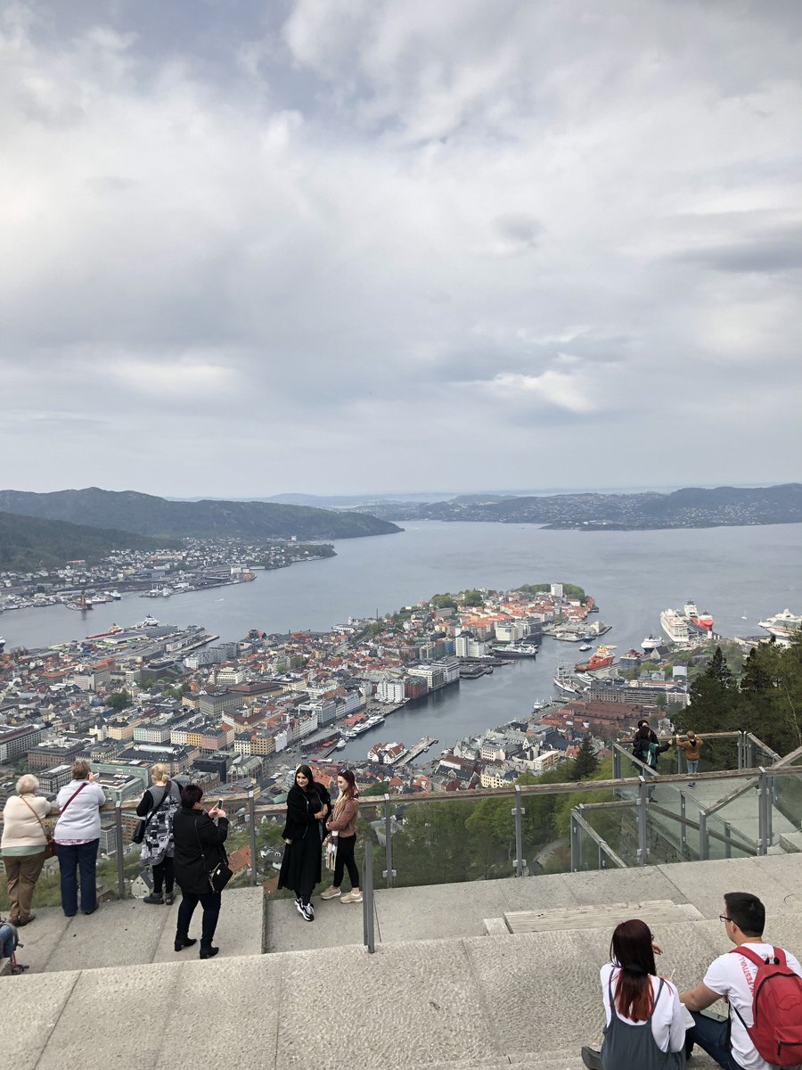 Berge Meer Diese Wochenend Grusse Unserer Kollegin Nina Aus Bergen Geben Wir Gerne Weiter Norwegen Bergen Urlaub Weekend