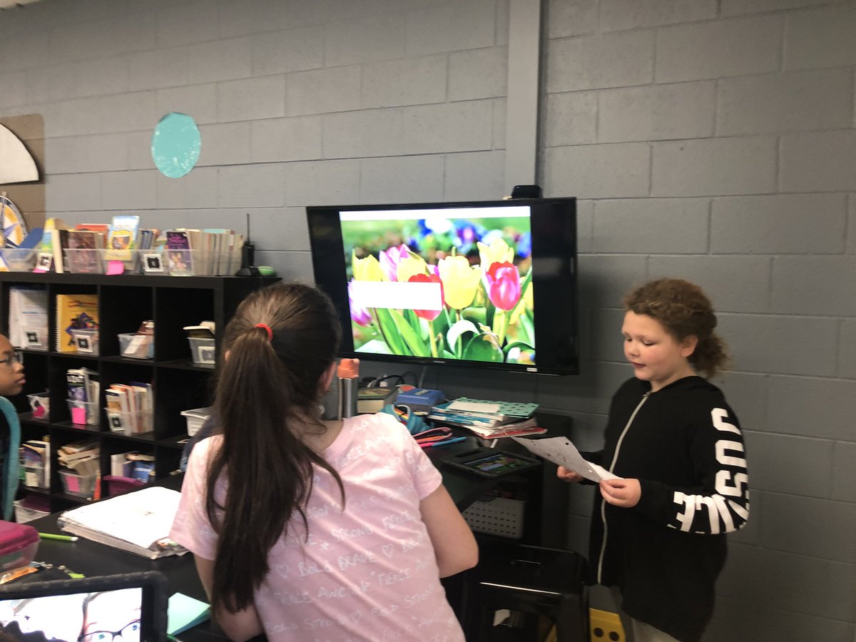 CloudUpdate17's tweet photo. Today’s wonder presentations: The impact of concussions, mining, how flowers get their color 🌸 , and how ⚽️ got started #motivatedandselfdirected https://t.co/C4ZC164suM