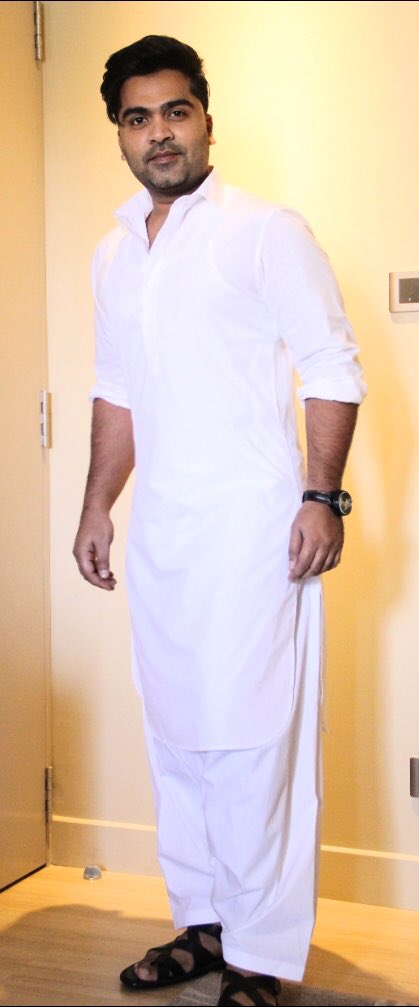 emman_sachin's tweet photo. #STRForever thalaivaaaa😍😍😍🙏🙏🙏💥💥💥💥 nee engalukaga varuva nu theriyum #simbu #SimbuNewLook #STR
Hater = konjam thalli nillu😂😂😂 https://t.co/uWNf4yhlGg