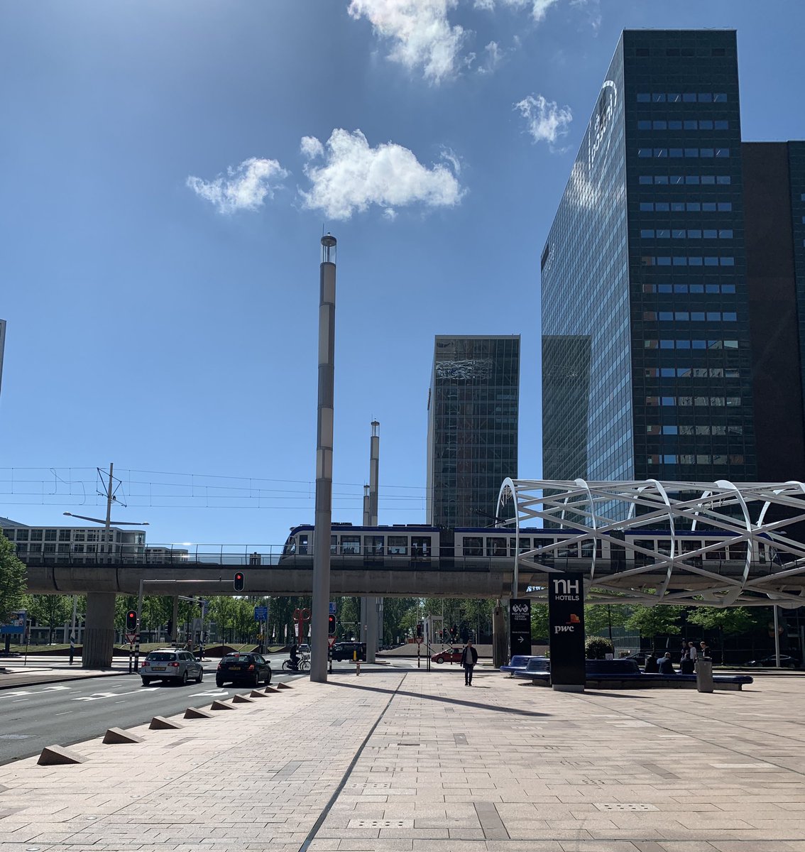 chrisflach's tweet photo. Now let’s walk (for a couple of hours) around La Haye after #WOSSS19. Tomorrow the Netherlands celebrates rhe King’s Day. https://t.co/Q3uPbBxzAD