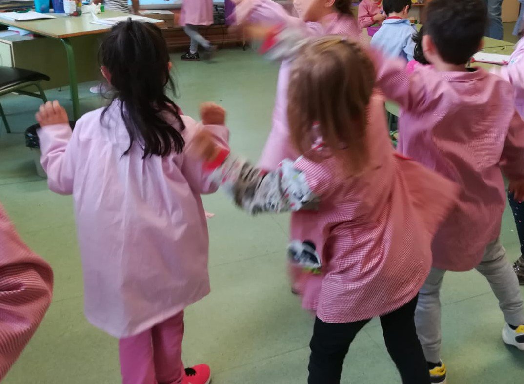 LifeInEnglishAB's tweet photo. Namaste! During this week we have celebrated our English Week "Discovering... INDIA" with kindergarten pupils. 🇮🇳 @alonsoberruguet https://t.co/oQRtRYkZgn