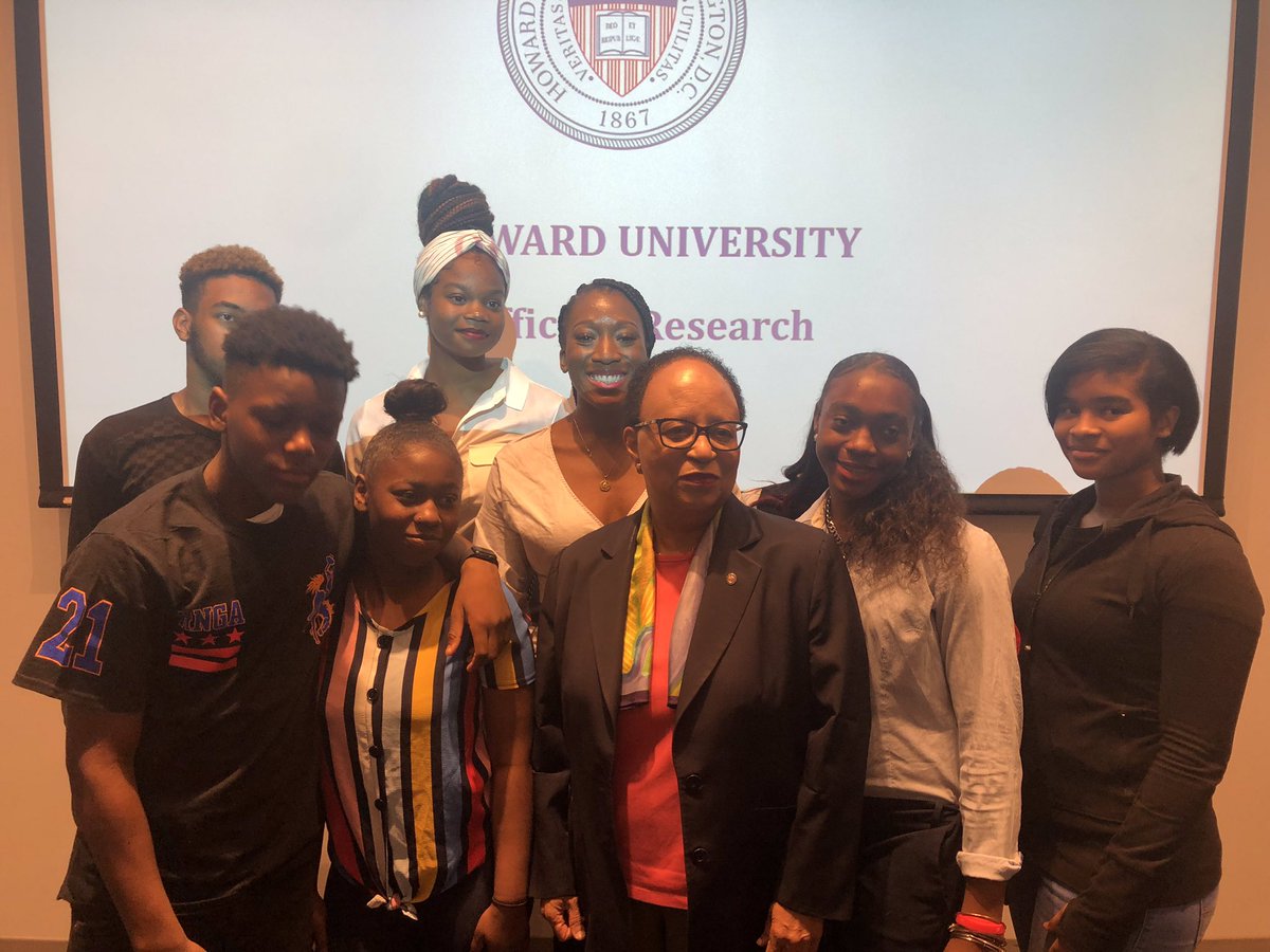 Scholars from Ms. Simmons’ Biology class went to a luncheon with Roosevelt alumnae, #NationalMedalofScience laureate, & @RPI President Dr. Shirley Ann Jackson at the @HowardU interdisciplinary research building. #EverydayRooseveltDC #WomeninSTEM #STEM