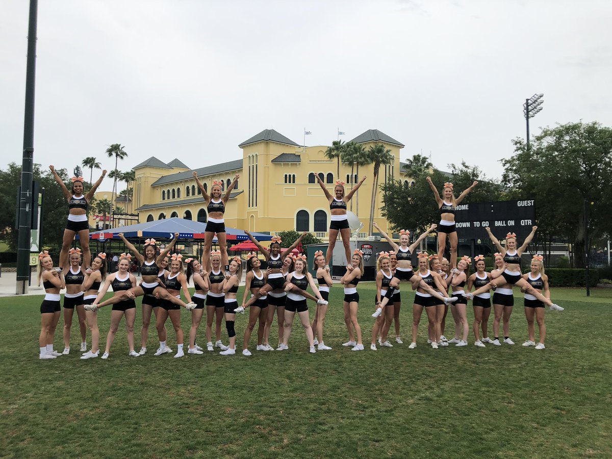 Peach_Rays's tweet photo. It’s a PeAcH PaRtY!!! #CheerWorlds2019 🎉💕🍑🌎 https://t.co/z4EMpwbjn3