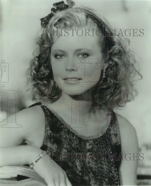 DallasFansite's tweet photo. Wow What a stunner @ShereeJWilson How old were you you in this photo #foreveryoung #dallas https://t.co/dPunbguBVI