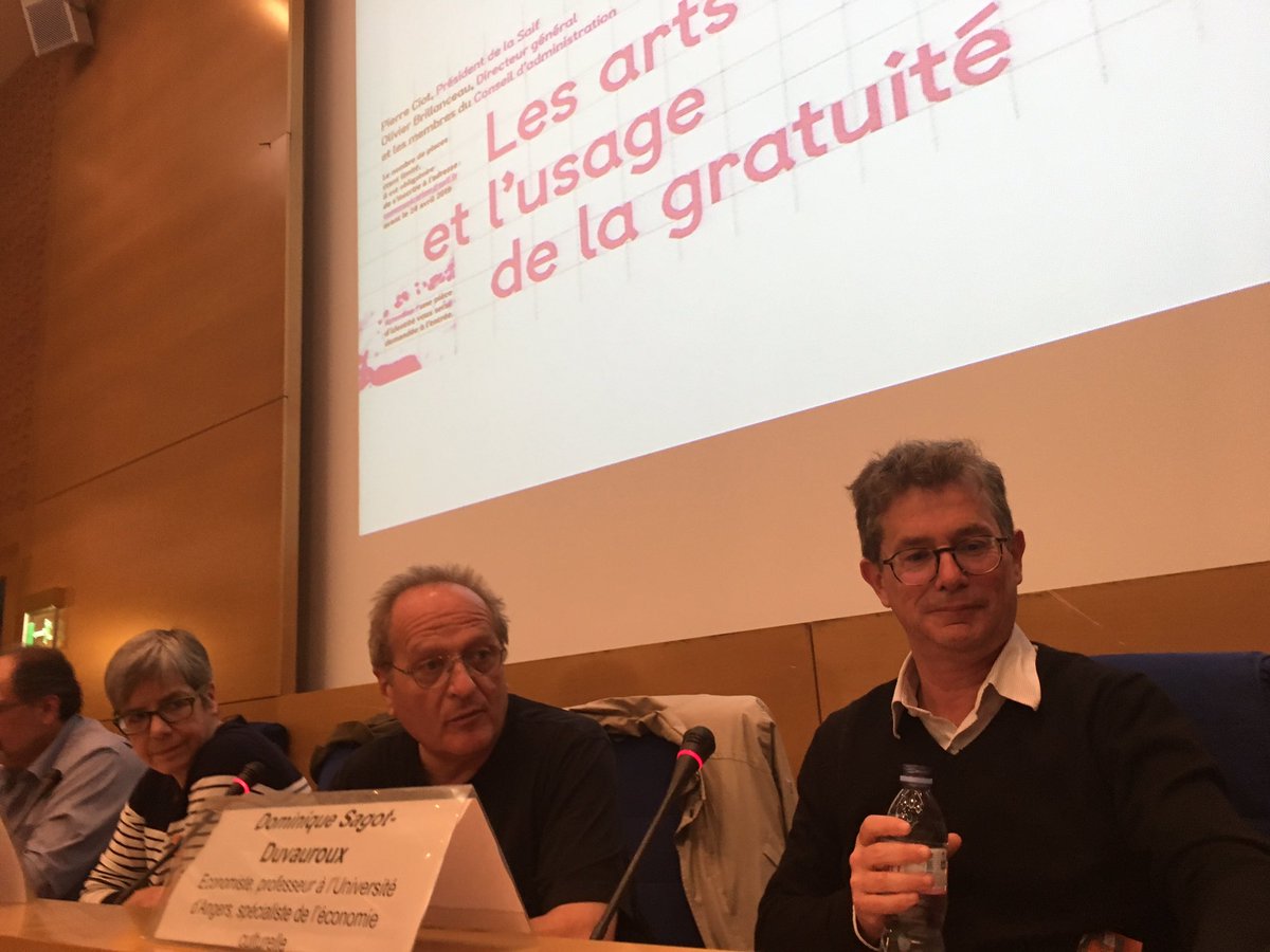 _rdvPhoto's tweet photo. Dominique Sagot-Duvauroux, économiste, décrit lors du colloque de la #SAIF, la formidable aspiration des revenus de la filière par les gafam. #trouNoir #droitAuteur https://t.co/Dd9xzhsbNh