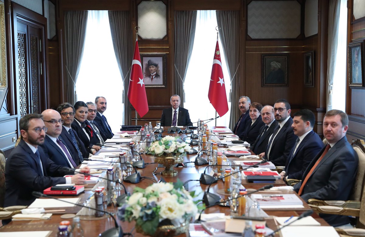 tcbestepe's tweet photo. Hukuk Politikaları Kurulu, Cumhurbaşkanı Recep Tayyip Erdoğan başkanlığında Cumhurbaşkanlığı Külliyesinde toplandı. https://t.co/1kQys5Ek0O