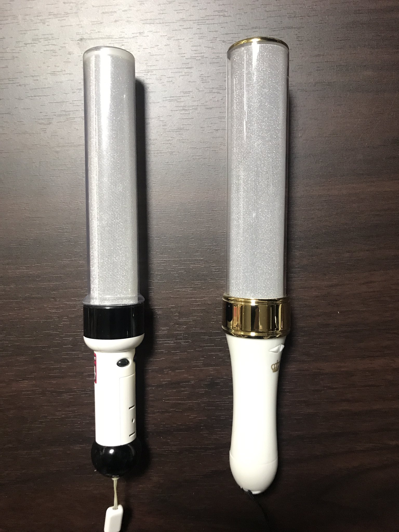 Fubuki 今日発売になったアイマス用ボタン電池式キンブレ キングブレード One1r買ってきた 比較はちょっと前のミックスペンラpro 電池の入れ替えはカートリッジ式なので抜群にやりやすい 同じ電池にして赤点灯してみたけど光量自体はそんなに変わらない