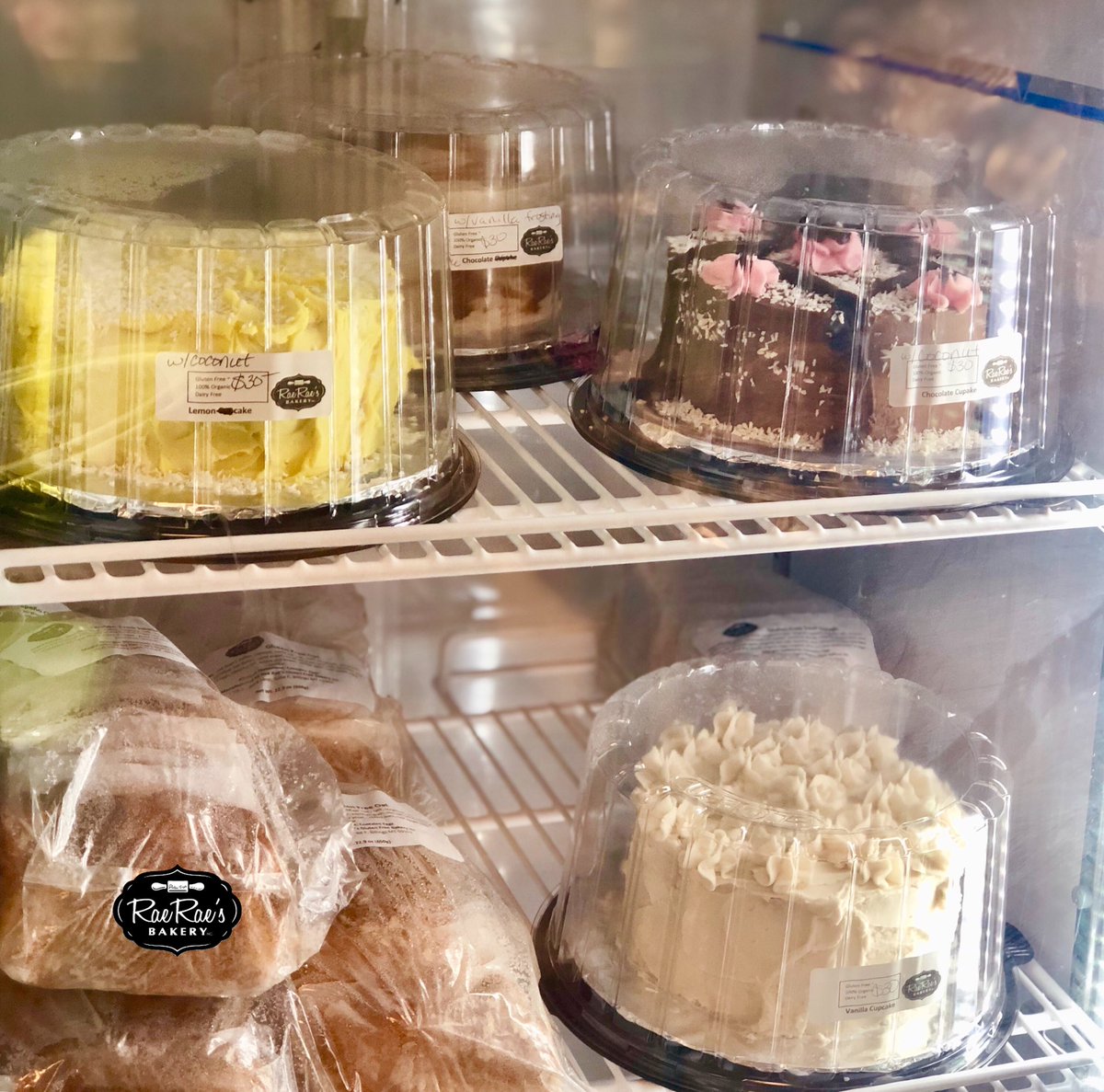 RaeRaesBakery's tweet image. Did you know Rae Rae’s carries cakes in a freezer section? Perfect for those last minute cake emergencies! 😉 #cakeemergency #emergenciadelpastel #welovecake #glutenanddairyfree #glutenfree #raeraesbakery #bringingyouthegoods #billingsmontana #montana #quickfix