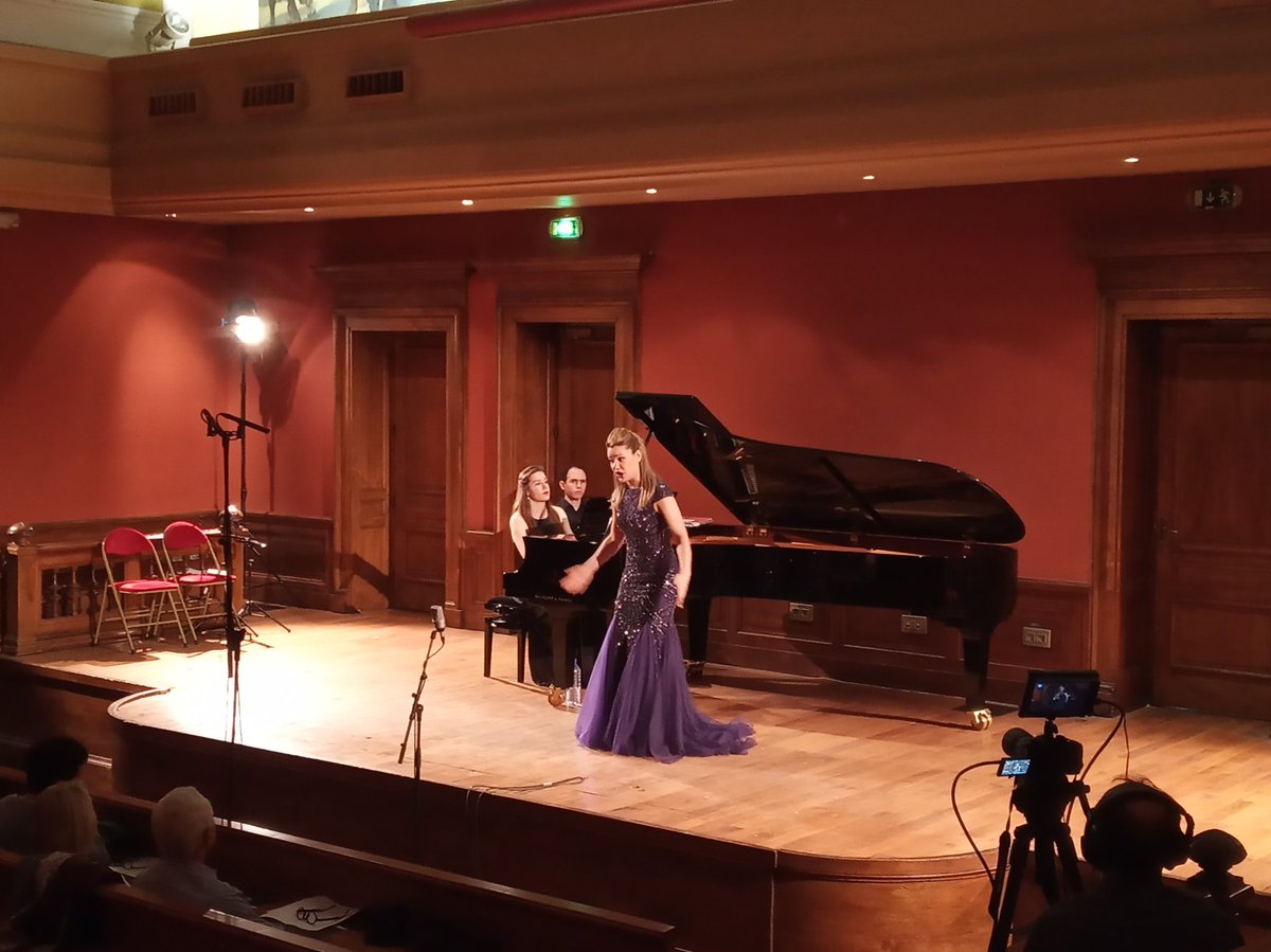 HTurlan's tweet photo. Petit après-midi musical grâce au #Cimcl accueilli @univ_lyon2, on commence avec le duo Moine ou Voyou. Bonne chance a elles! https://t.co/J5LRDEkx6z