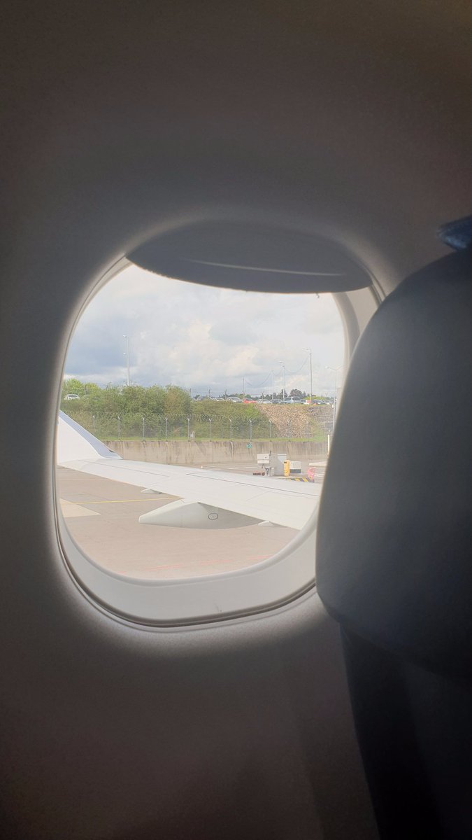 Srepathy's tweet photo. @KLM Please update the app with correct Information. It shows in the app that the flight is delayed by 45 minutes and it has been more than 1hr and still the flight is in Luxembourg. https://t.co/K4M3QiWGrV