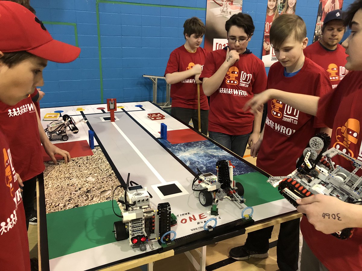 sbberard's tweet photo. En direct de la compétition de robotique zone01! https://t.co/DTzP6dFfxz