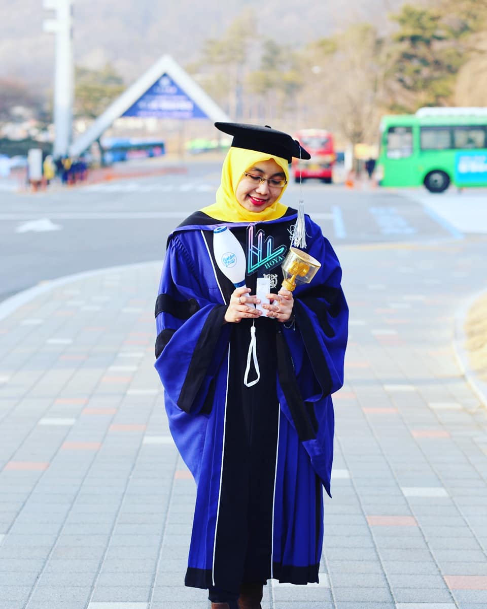 FavaRustam's tweet photo. 2016-2019
Me, an Inspirit since 2010 who used to watch Infinite through screen, finally made it to Korea and met them in person 💛
I've achieved my dreams; completing Master degree in Seoul National University and being a happy fangirl ❤
Thank you @Official_IFNT @HoWon_official https://t.co/24a7DV5GkB