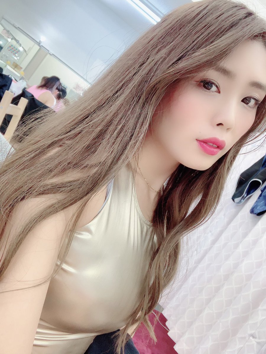 umi1733's tweet photo. リアライズシューティングありがとうございました＾＾
初めての方もたくさん撮って頂いて嬉しかったです(^^)いつものみんなも平日なのに駆けつけてくれてありがとう😭❤️ https://t.co/McgIR0mTMl