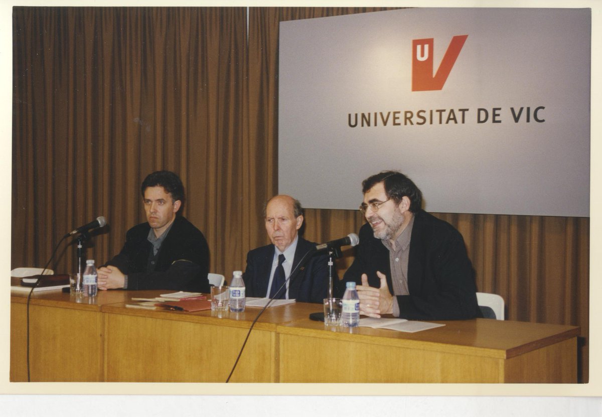 GDiArxiuUVic's tweet photo. En motiu de la setmana de St. Jordi de la @uvic_ucc, recordem aquesta conferència de fa uns anys dedicada a la literatura catalana entre el 1939 i 1960. Identificaríeu als ponents? Consulteu el reportatge a: #projecteArrels https://t.co/qwy0413Jko
#arxiufotografic https://t.co/NqHRuITmbK