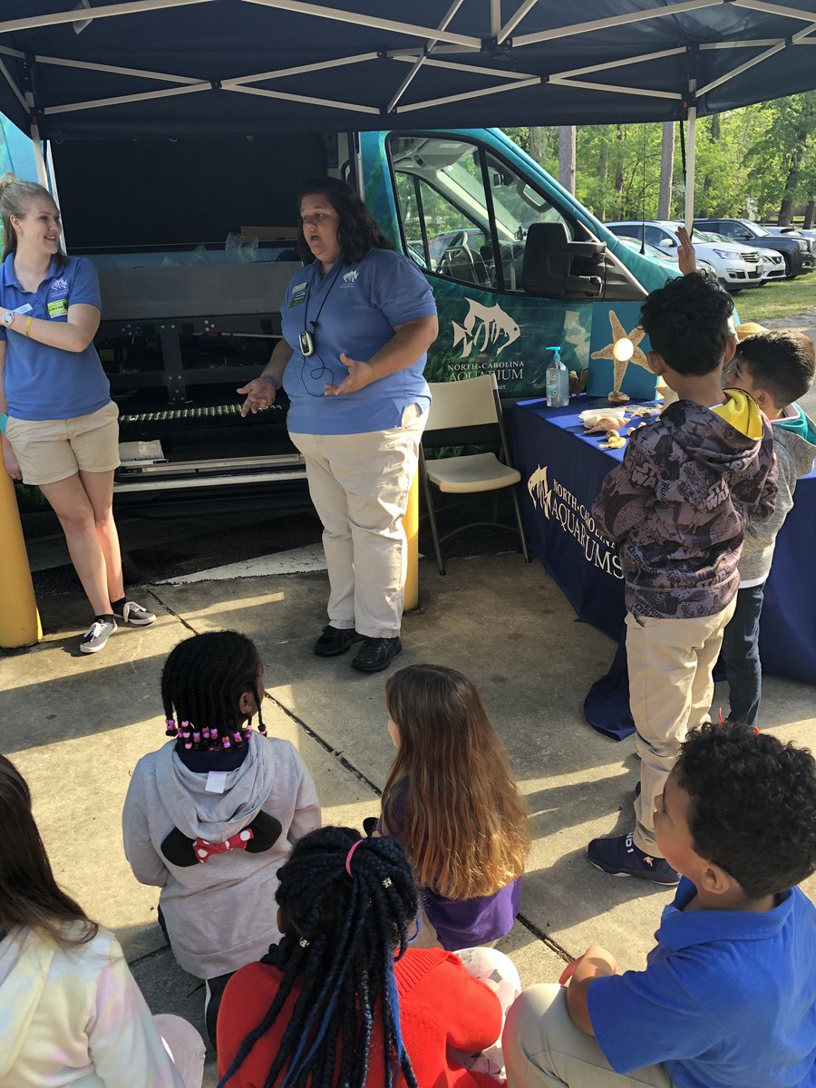 kimberly_geiger's tweet photo. Wow best earth week ever!!! Thank you @NCAquariumFF the mobile touch pool is AMAZING #EarthWeek2019 https://t.co/GPWA2xAfMY