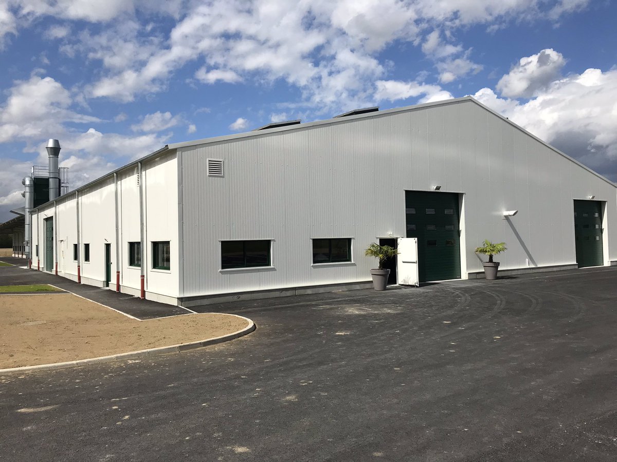 GroupeFDesprez's tweet image. [c’est en ce moment] Visite d’un bâtiment tout beau, tout neuf pour #trier, #stocker #traiter et #préparer les #bles récoltés en champs d’essais