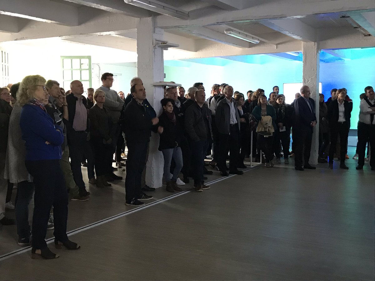 GroupeFDesprez's tweet image. [c’est en ce moment] Visite d’un bâtiment tout beau, tout neuf pour #trier, #stocker #traiter et #préparer les #bles récoltés en champs d’essais