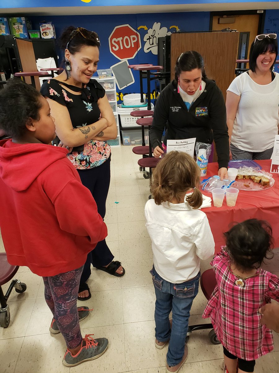 Preschool_VivES's tweet photo. Fun night celebrating our Vivian heritage :) #culturenight
@VivianESJeffco @JeffcoSchoolsCo https://t.co/wnw69v23xP