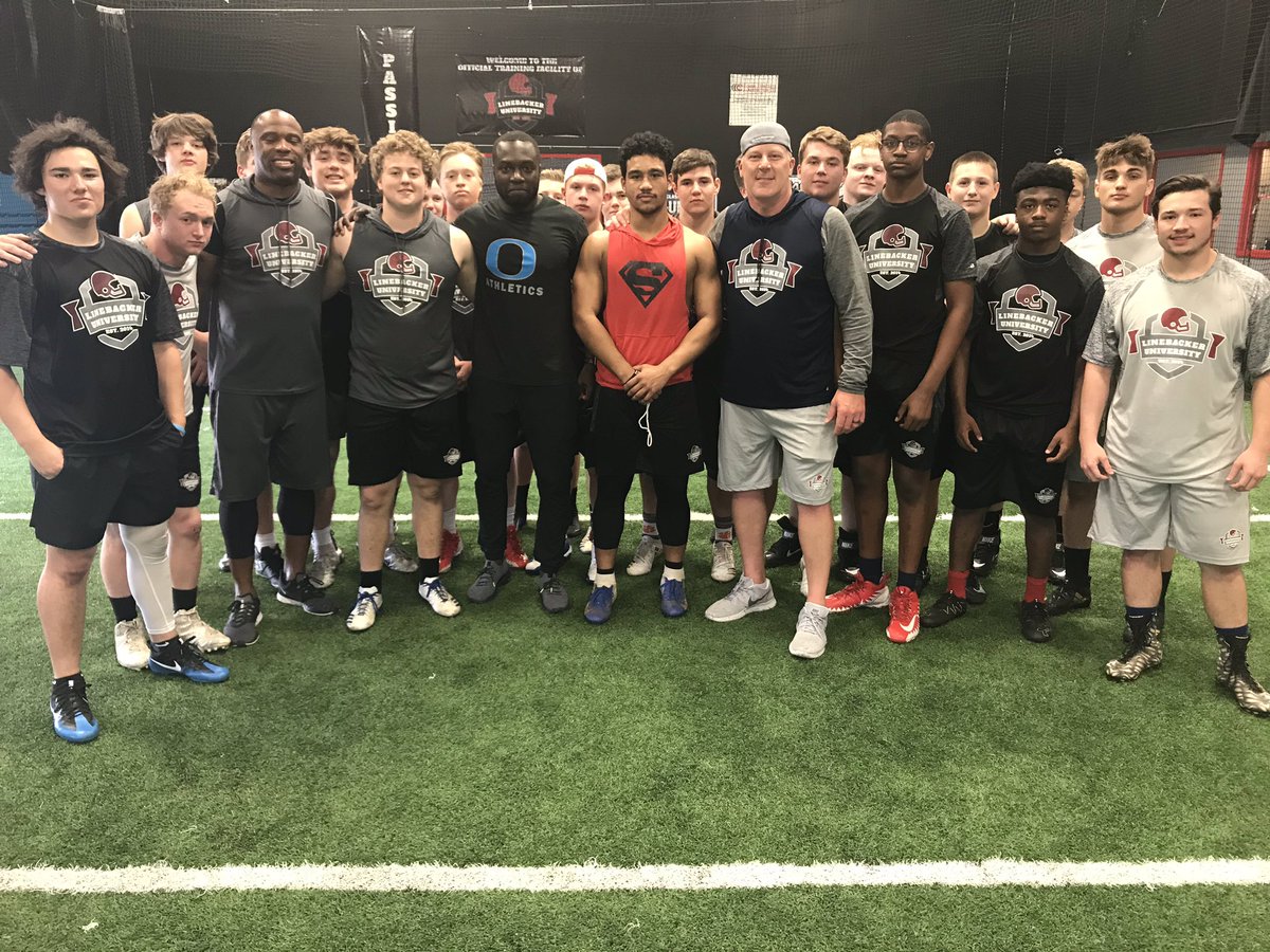 LinebackerCamps's tweet photo. Linebacker University April 2019 3 Day Training Camp kicks off in less than 6 hours. #processneverstops #positionspecificskilltraining https://t.co/F6mpiecVOb