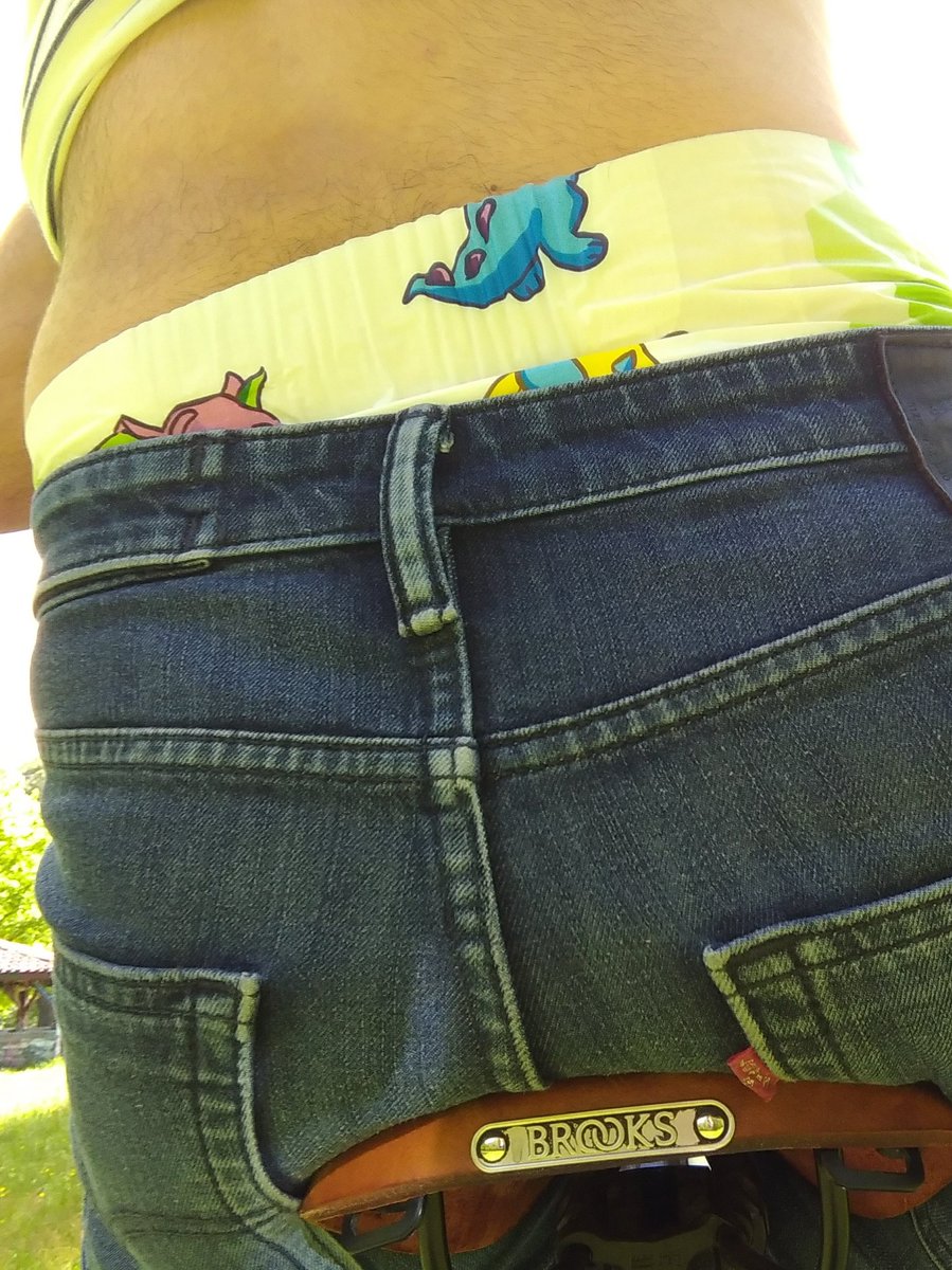 cloudsWearer's tweet photo. Un petit tour en couche ! #whatelse ! Poke @NappiesRUs love your diapers ! Confortables when riding ! https://t.co/AL62Yjbx0u