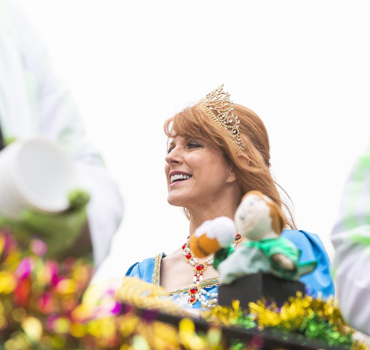 🗣All Hail The Queen! 👸👸👸
.
.
.
#ridetheparty #mardigras #carnival #nola #neworleans #parade #party #photography #beauty #grace #TPallovertheplace