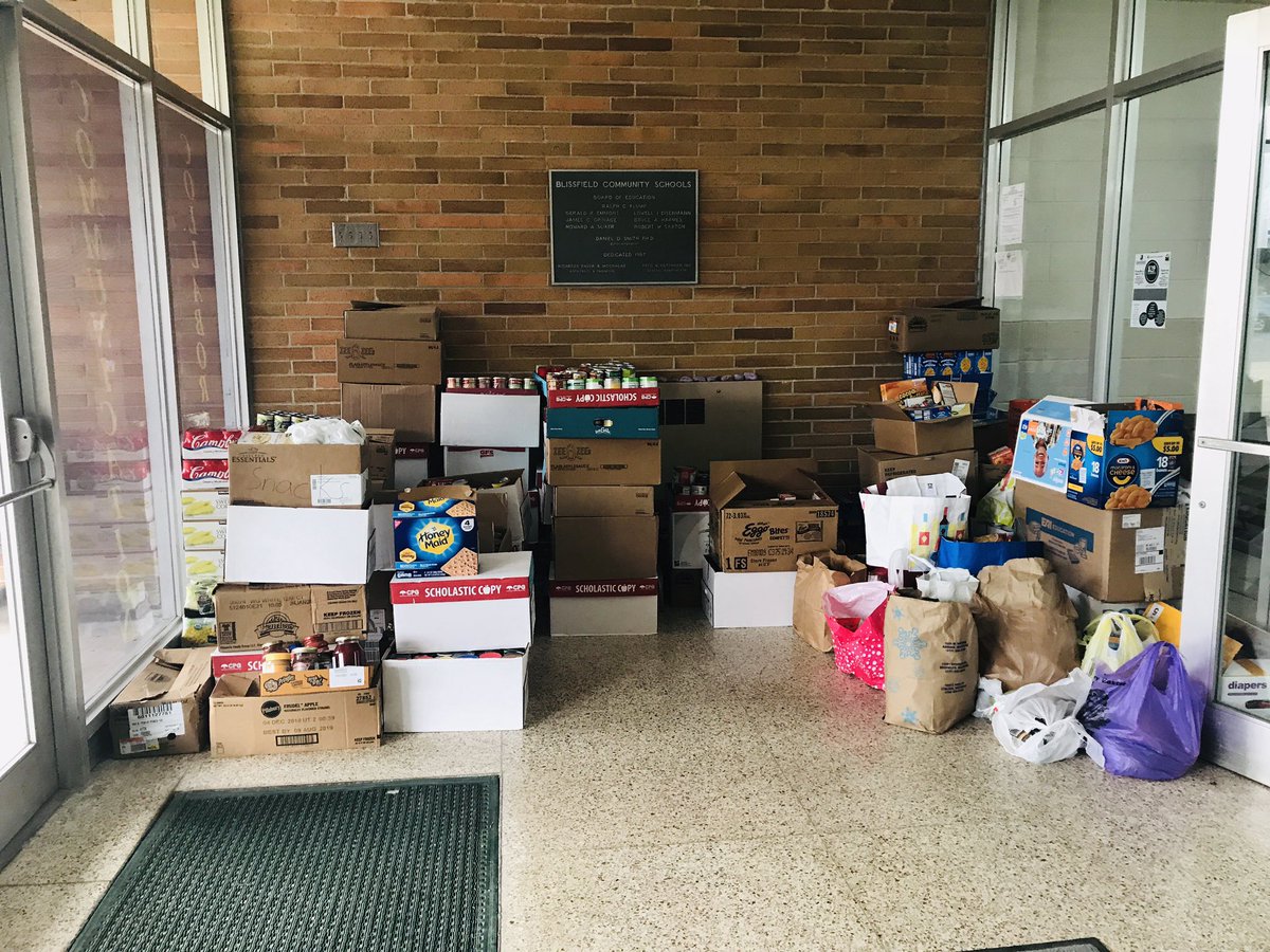 MrsHoj's tweet photo. #LenaweeC2C #ReadtoFeedLenawee food drive ends today. Our school’s collection with a few hours to go. Thanks to @MrsHoj’s Ss for packing boxes and cans. #BES #BESRoyals @GoodwillSEMI #giveback #wantthetrophy https://t.co/TKGIlHNNcj