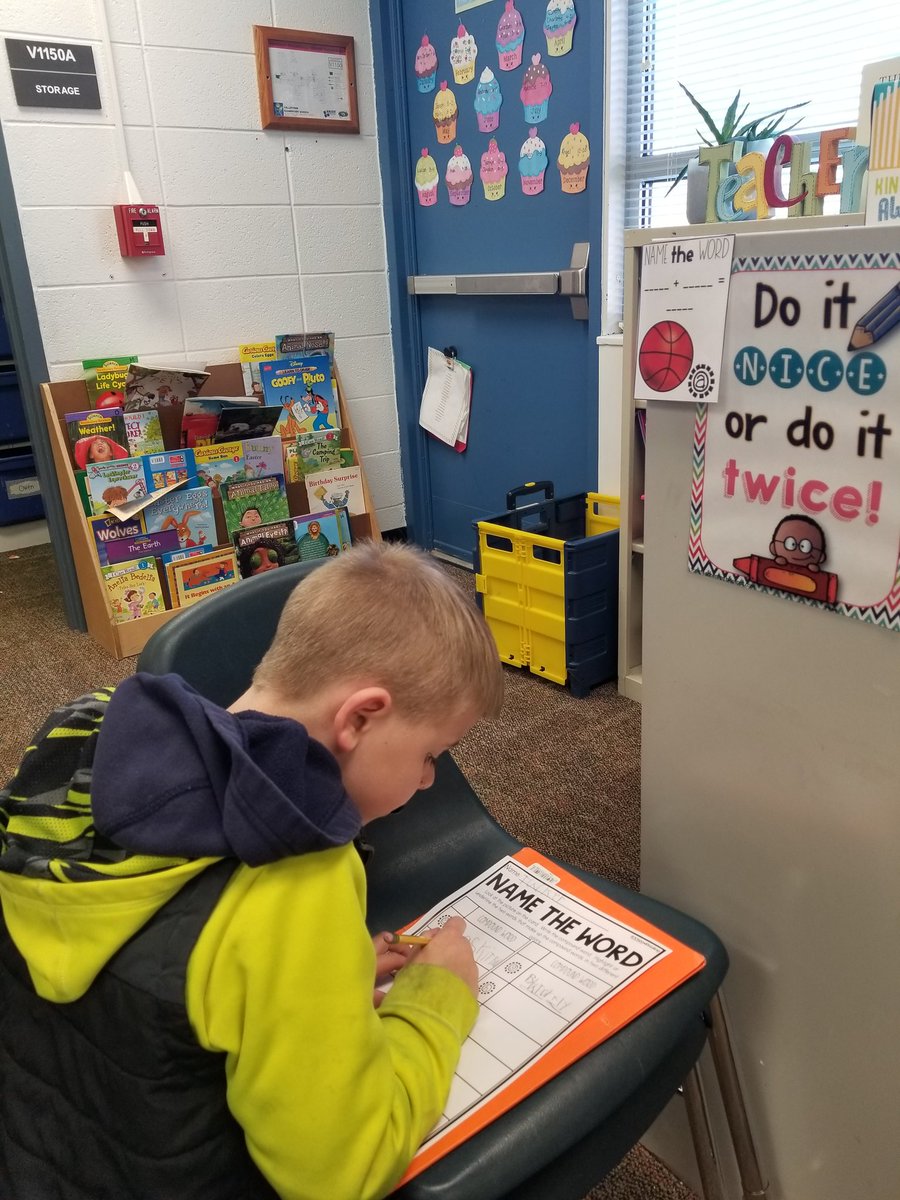 Njordan_teach1's tweet photo. Hunting for those compound words this morning @VV_Voyagers #enjoytheview #bestyearyet #fabulousfirsties #learningandmoving https://t.co/3pEJKg0vsS