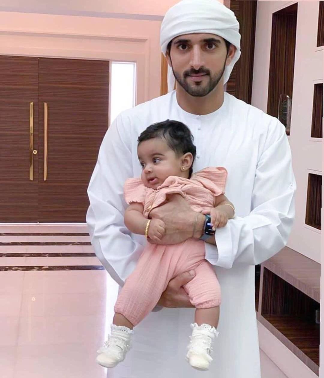 Ù‚Ø±ÙˆØ¨ ÙØ²Ø§Ø¹ Ø¹Ù„Ù‰ ØªÙˆÙŠØªØ± Ø³Ù…Ùˆ Ø§Ù„Ø´ÙŠØ® Ø­Ù…Ø¯Ø§Ù† Ø¨Ù† Ù…Ø­Ù…Ø¯ Ø¨Ù† Ø±Ø§Ø´Ø¯ Ø¢Ù„ Ù…ÙƒØªÙˆÙ… ÙˆÙ„ÙŠ Ø¹Ù‡Ø¯ Ø¯Ø¨ÙŠ Ù…Ø¹ Ø§Ù„Ø·ÙÙ„Ø© Ø³Ù„Ø§Ù…Ø© Ù…Ø­Ù…Ø¯ Ø°ÙŠØ§Ø¨ Ø§Ù„Ù…Ø²Ø±ÙˆØ¹ÙŠ Ø±Ø¨ÙŠ ÙŠØ­ÙØ¸Ù‡Ù… H H Sheikh Hamdan Bin Mohammed Bin Rashid